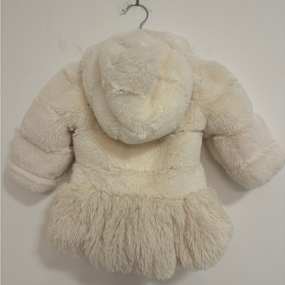 American Widgeon cream color girls 12 months faux fur coat - Picture 2 of 5